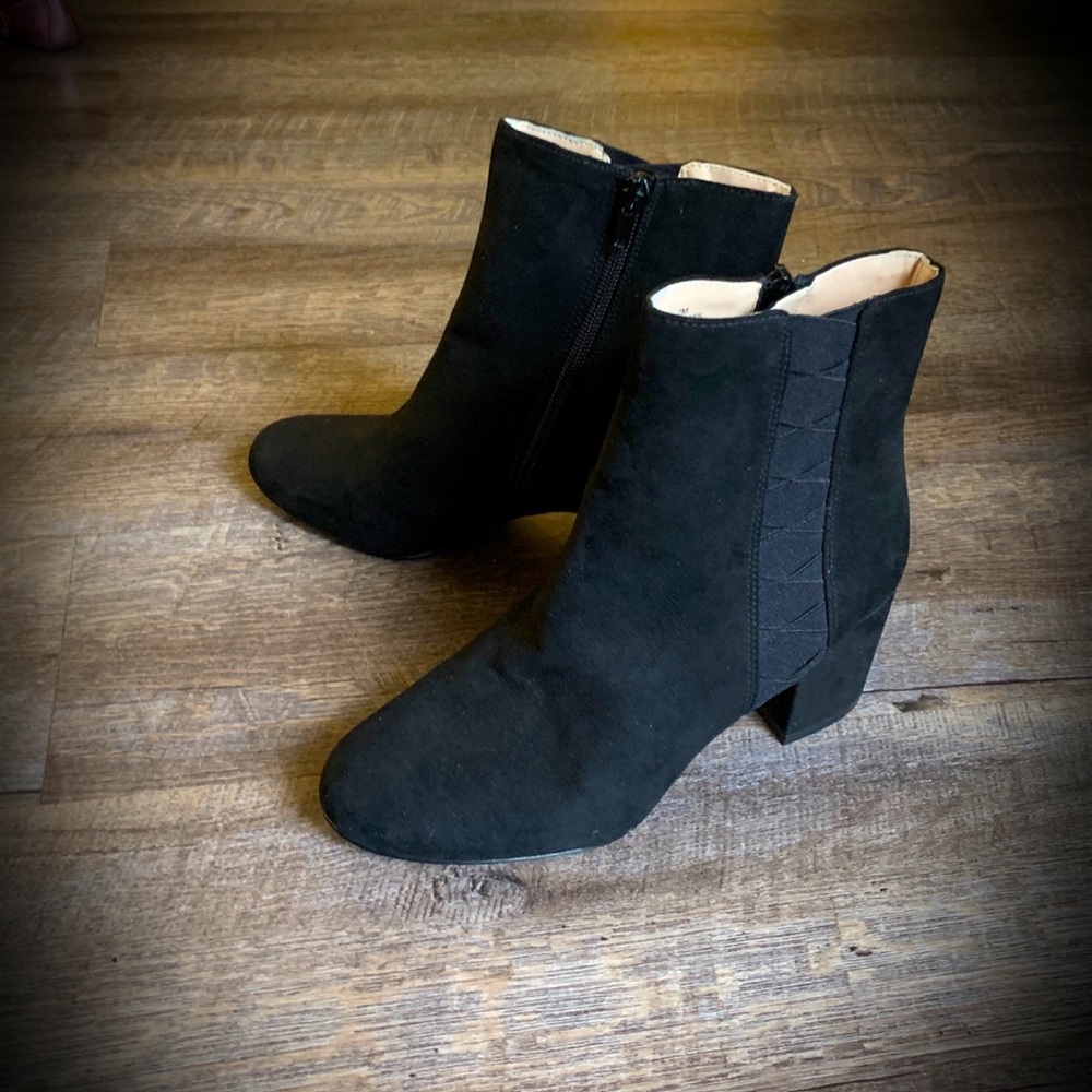 Nine West Black Suede Booties NWOT Size 7